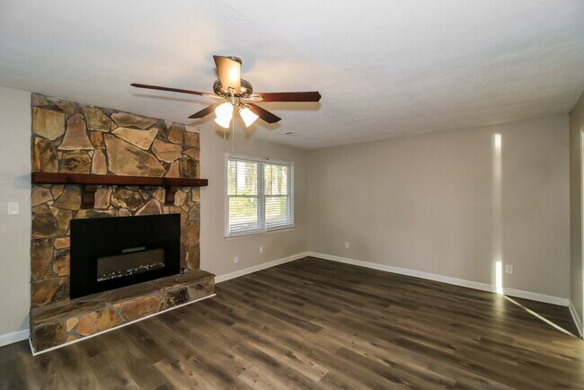 Photo - 796 Greenwood Trail SE