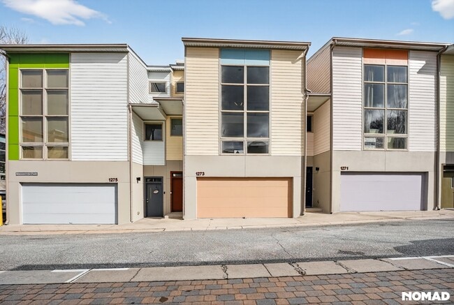 Building Photo - 1273 MacKintosh pknw