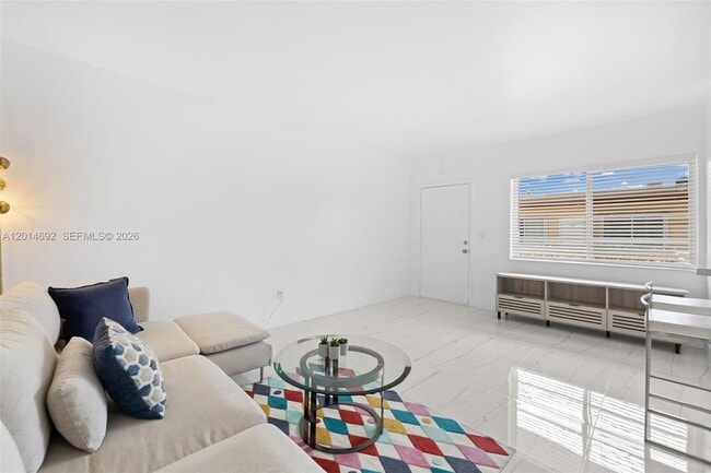 Photo - 7333 Gary Ave Unidad 202