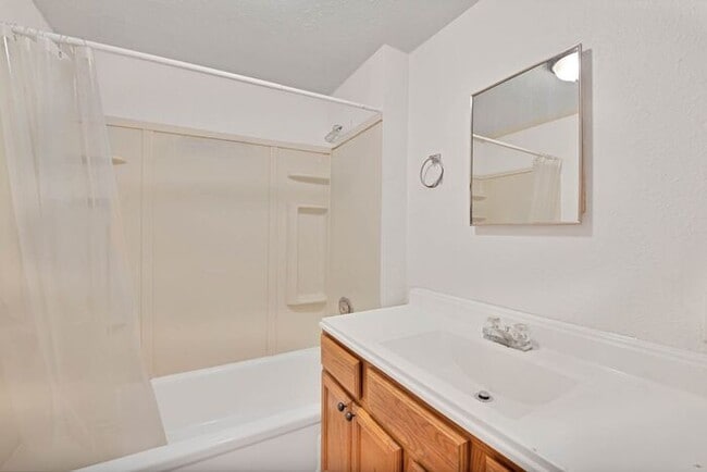 Photo - Bright Downtown Studio Apartment