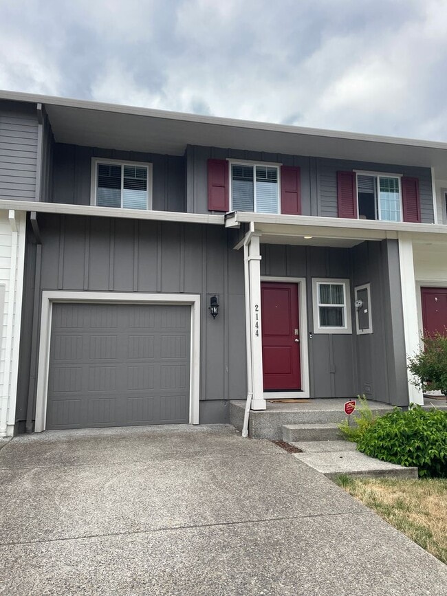 3 Bedroom Townhome w/FULLY FENCED YARD & G... - 3 Bedroom Townhome w/FULLY FENCED YARD & G...