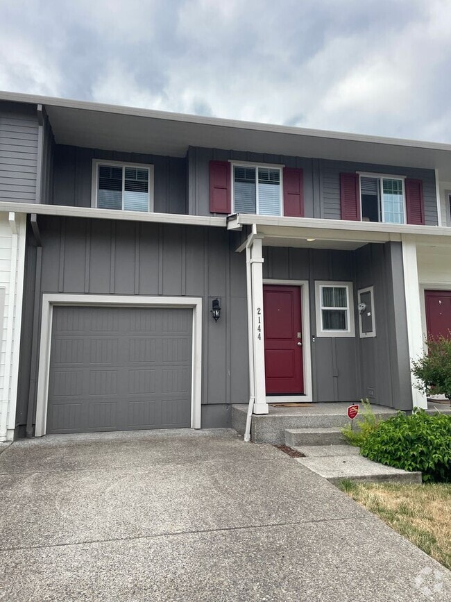 Building Photo - 3 Bedroom Townhome w/FULLY FENCED YARD & G...