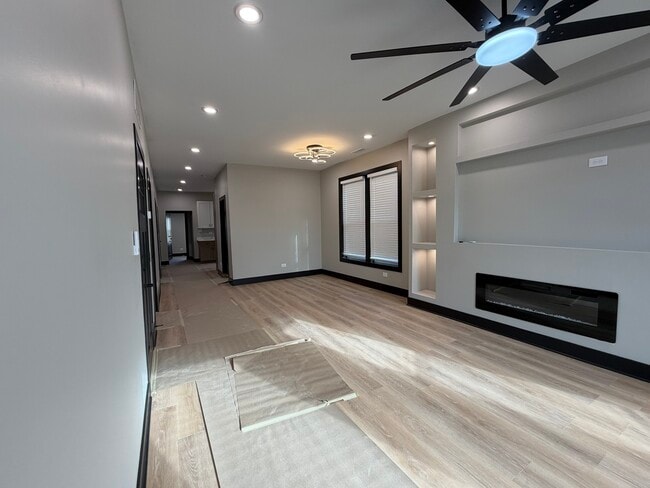 Photo - 5252 W Berteau Ave