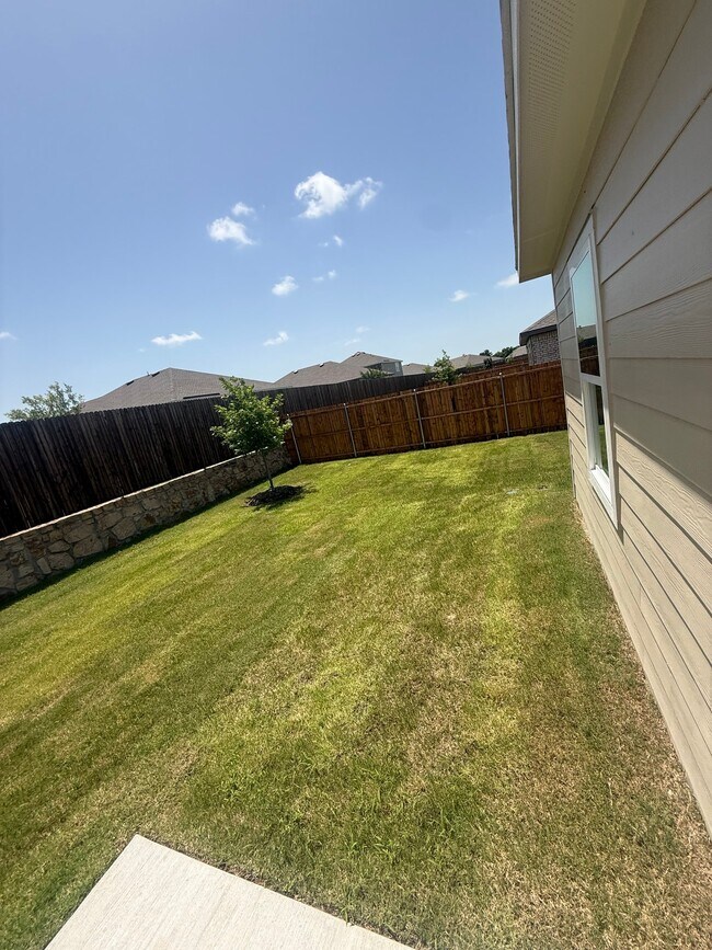 906 Independence Trl