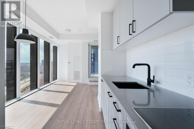 Photo - 5 Quarrington Ln Unité #1011