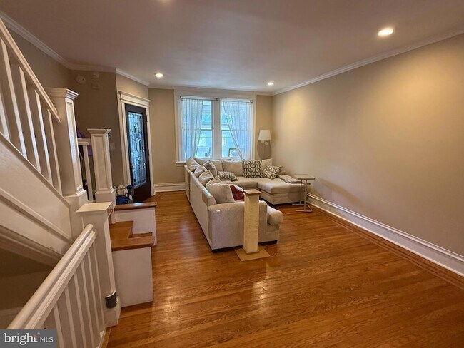 Photo - 3368 Vaux St
