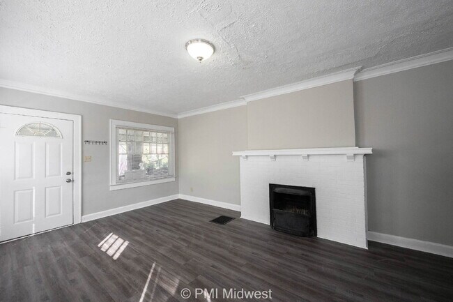Photo - "Charming 3 Bedroom with Hardwood Floors i...