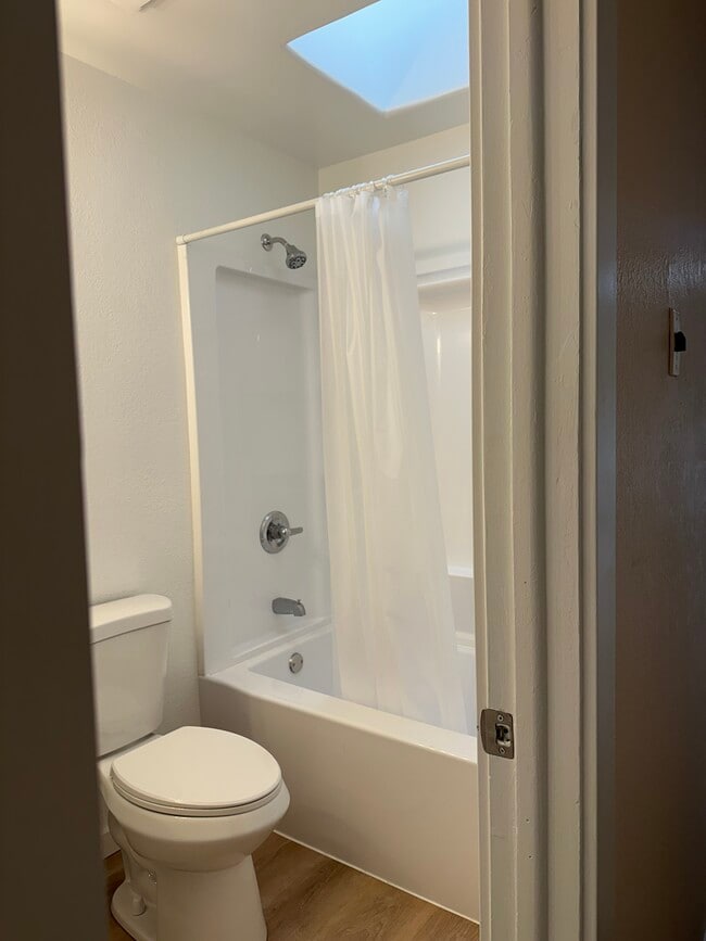 Building Photo - 478 Bing Ln