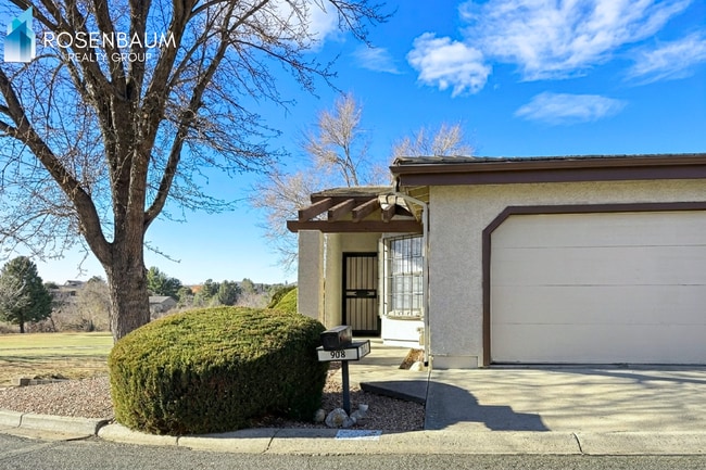 Building Photo - Beautiful 2-beds, 2-baths townhome nestled in the highly sought-after Prescott Country Club commu...