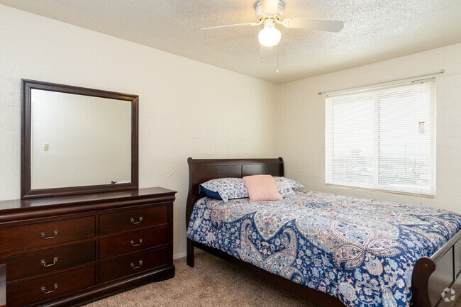 2BR, 1BA - 650SF - Primary Bedroom