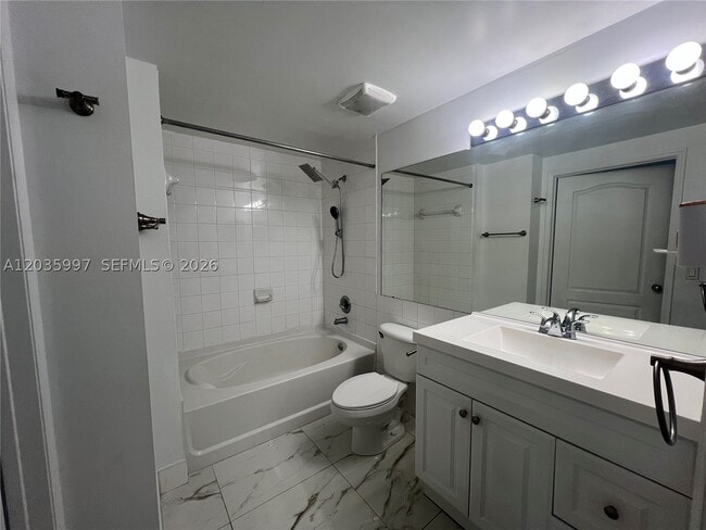 5085 NW 7th St Unit 711