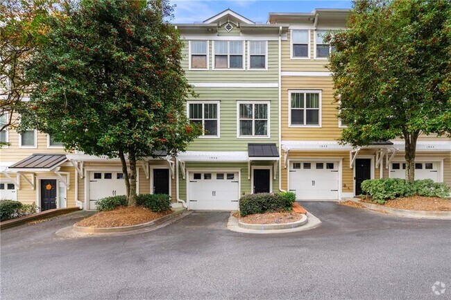 Building Photo - 1940 Sterling Oaks Cir NE Rental