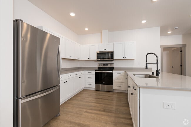 2BR, 2BA - 1152SF