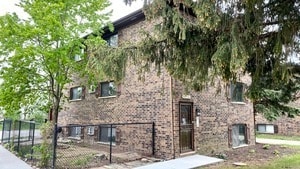 Building Photo - 21W284 Tee Ln Unit C