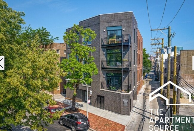 Photo - 1052 W Cornelia Ave Unit 4