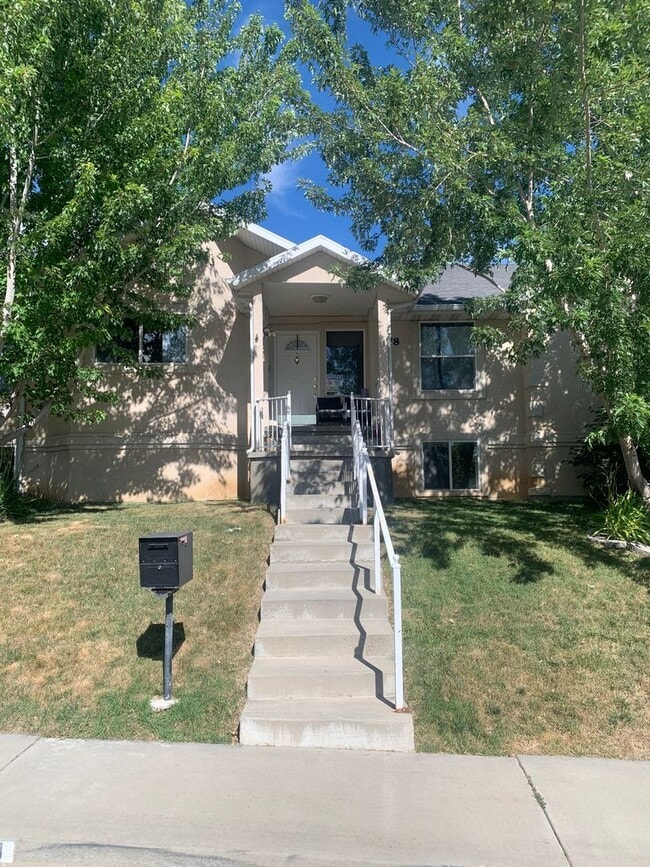 Building Photo - 4 Bedroom Basement Unit for Rent in PG $1800 Rental