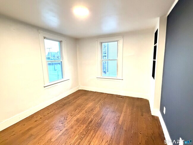 Photo - 184 Park St
