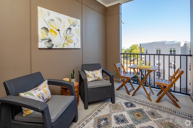 2BR, 2BA - The Hamilton - 1,187SF - Balcony