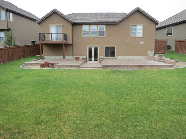 Large backyard and spacious patio - 2755 Shady Hollow Lane Casa