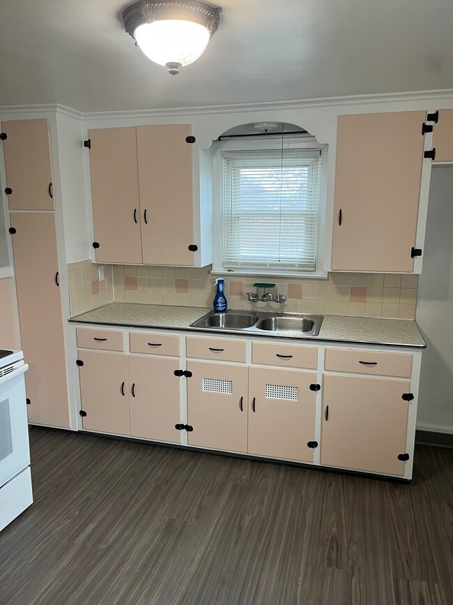 Photo - 1625 Walnut Ave Unit Upper 1 bedroom