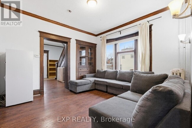 Photo - 30 Regina St N