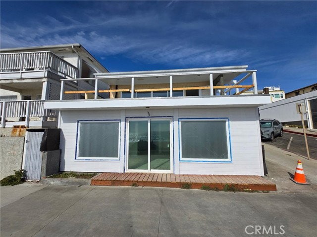 Building Photo - 3600 The Strand