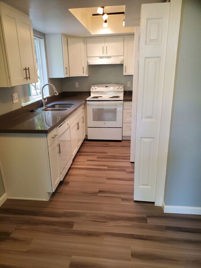 Photo - Cedar Gardens Apartments