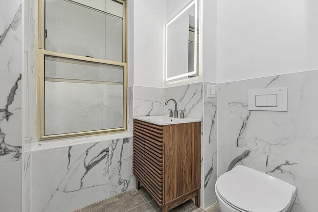 Photo - 246 E 53rd St Unidad 3B
