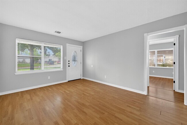 Photo - 6741 Feldspar St