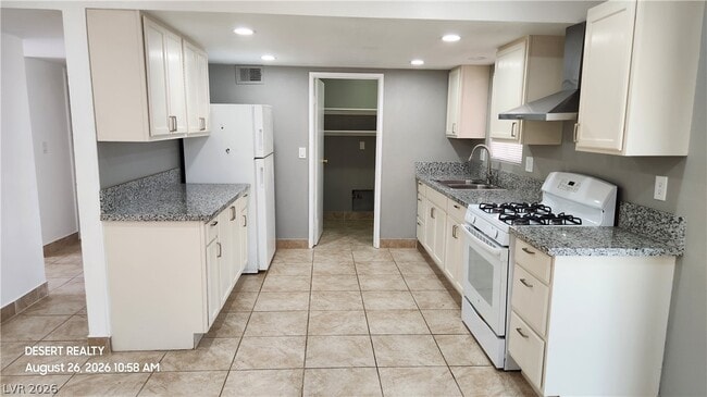 4709 Heidi Cir