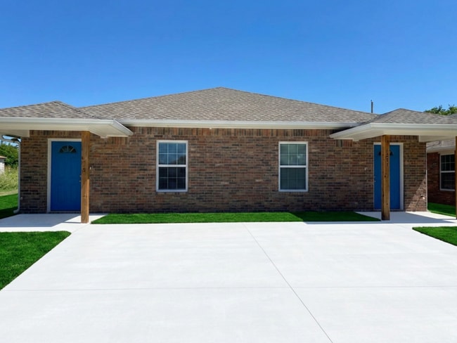 Building Photo - 3-Bed Duplex – Fresh Build & Move-In Ready!