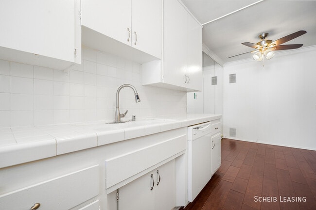 Photo - 426 Rexford Dr Unit 2