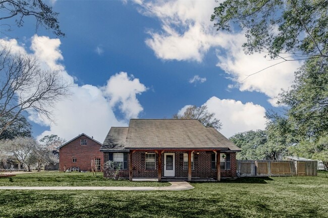 Building Photo - 611 Kenney St