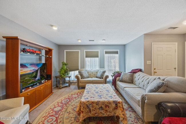 Photo - 335 Devon Pl