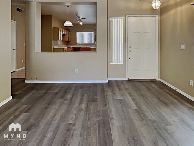 Photo - 685 E Cantebria Dr