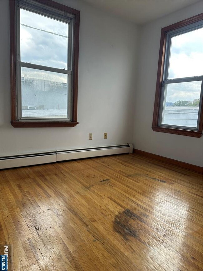 Photo - 404 N 3rd St