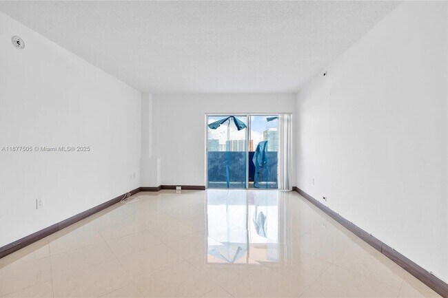 Photo - 400 Kings Point Dr Unidad 1425