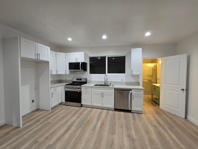 Photo - 3230 Cerritos Ave Unidad 3230 Cerritos Ave.