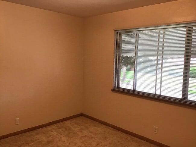Building Photo - 3727 N 87th St Unit Upper A Rental