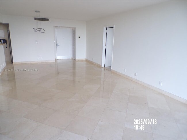 Photo - 780 NE 69th St Unidad 1708