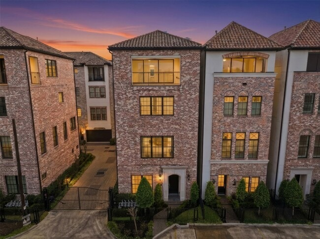 Building Photo - 19 Robita St