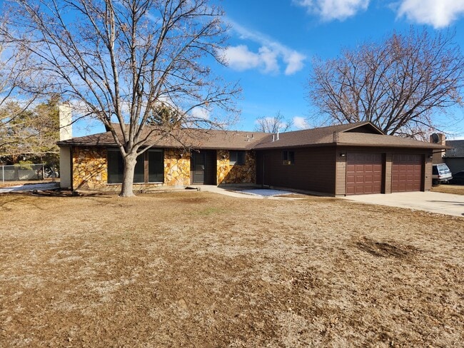Building Photo - Coming Soon! 4 bedroom 2 bath