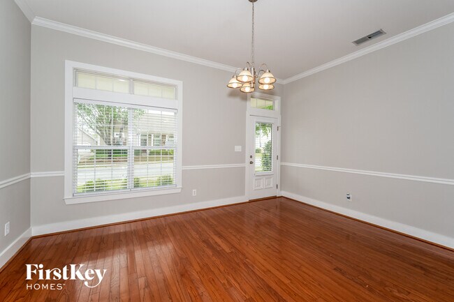 Photo - 4598 Clubview Dr