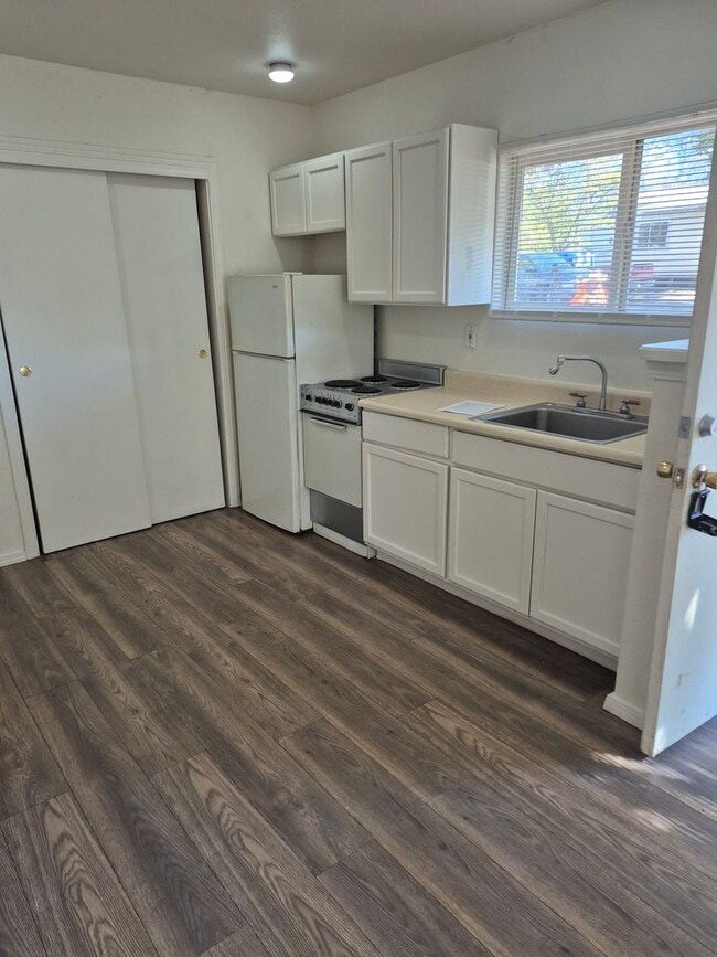 Building Photo - Arrowhead