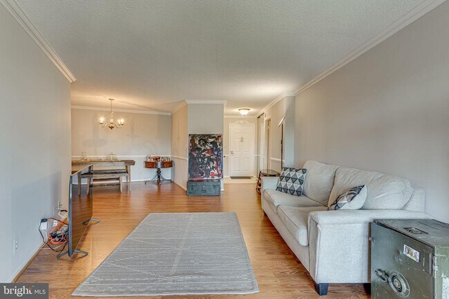 Photo - 5904 Mt Eagle Dr Unidad 903