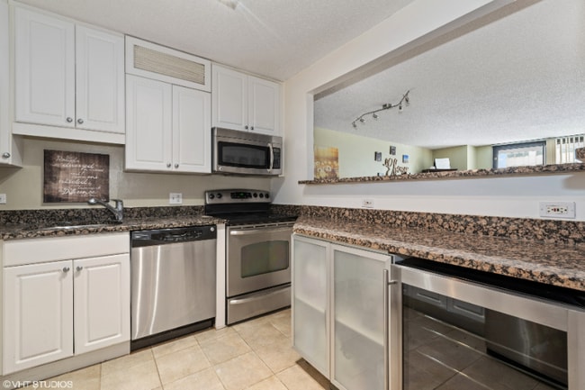 Photo - 10 E Ontario St