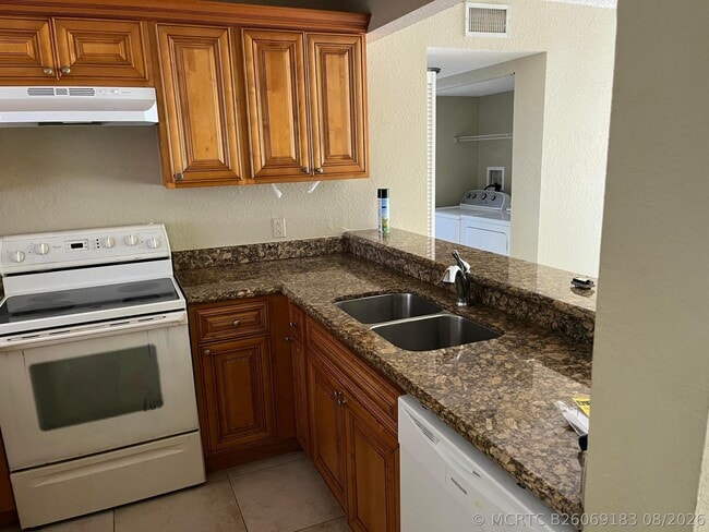 Photo - 1600 Balfour Point Dr Unit F