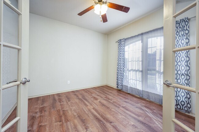 Photo - 3108 Tamarack Ln