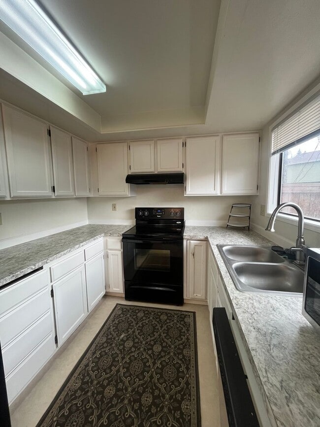 Photo - 3-Bedroom 1 1/2 Bathroom Condo in West Eugene