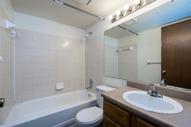 Photo - Oak Forest Apartments